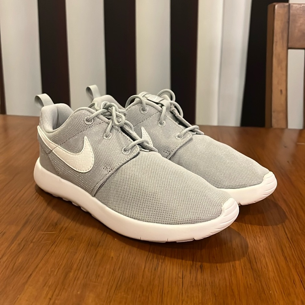 Nike Rosherun Roshe One Shoes Sneakers 749427 033 new Youth Boys Girls Size 2.5Y